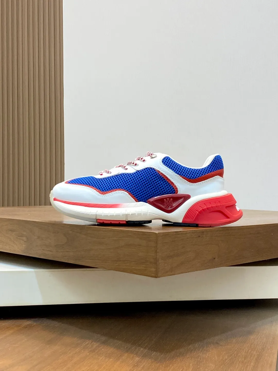 💰740 AMIRI's new men's casual sports shoes, made of first-layer cowhide leather uppers and spliced ​​with original breathable mesh, rich in three-dimensionality, contrasting color design, simple style, fashionable and sporty, breathable mesh lining, original ultra-light outsole, a must-have item for daily leisure! Size: 38-45 (38, 45 customized)